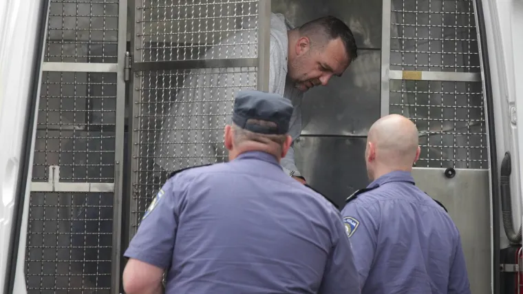 U akciju je i&scaron;ao tatinim autom, a u trenirki iz pljačke slikao se i za Facebook