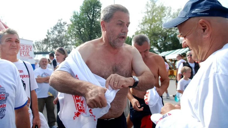 'Obucite gaćice i pokažimo pločice, tko ih nema pokazat će ne&scaron;to drugo'