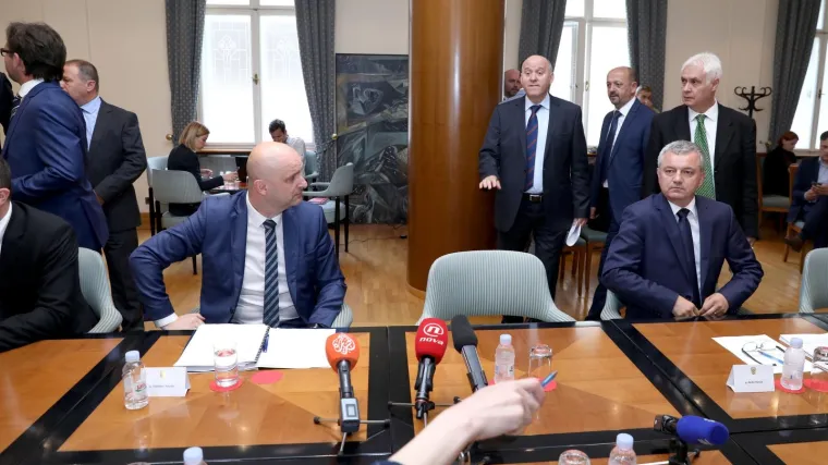 Sabor izglasao povjerenje Tolu&scaron;iću i Horvatu!