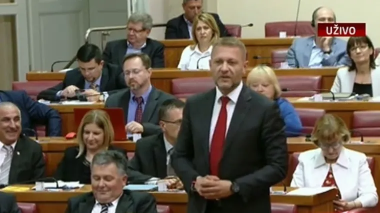 'Izjavio je da ima oružje, neka prođe kroz detektor metala'