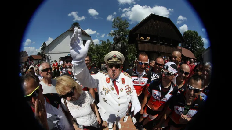 Tisuće ljudi iz cijele biv&scaron;e Jugoslavije slavi rođendan Josipa Broza Tita