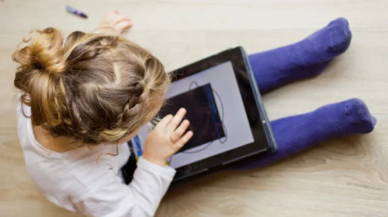 Gledaju li va&scaron;a djeca poznate YouTubere? To nije ba&scaron; dobra ideja