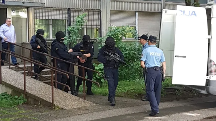 FOTO, VIDEO Pod utjecajem droge i alkohola pucao iz kala&scaron;njikova po Utrinama: 'Žao mi je...'
