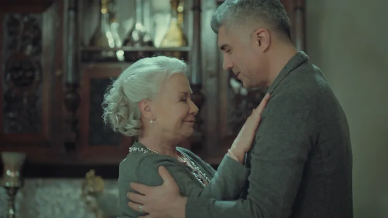 Svi u konaku osim Emira sretni su zbog Surejine trudnoće (Istanbulska nevjesta)