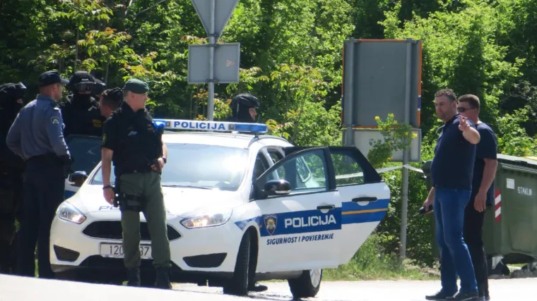 Krenuo zapaliti cigaretu u autu pa poginuo jer nije znao da mu sa zadnjeg sjedala curi plin