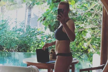 Objavila fotku u bikiniju, jedan detalj unio razdor među fanove