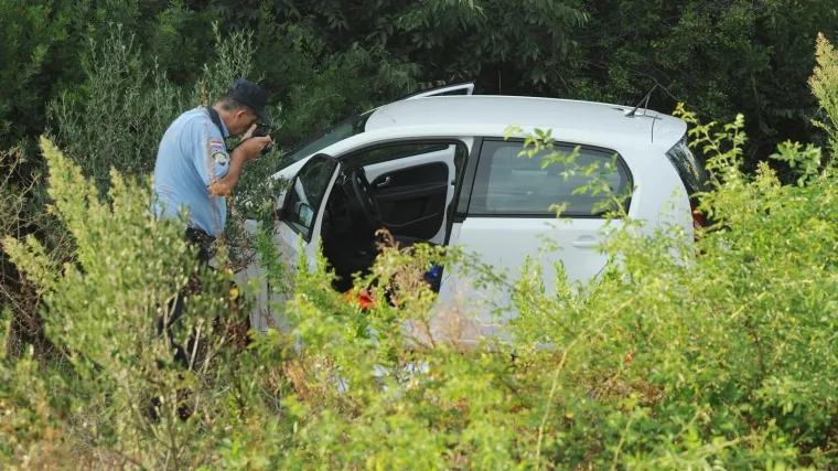 Jedna osoba smrtno stradala pri slijetanju s ceste