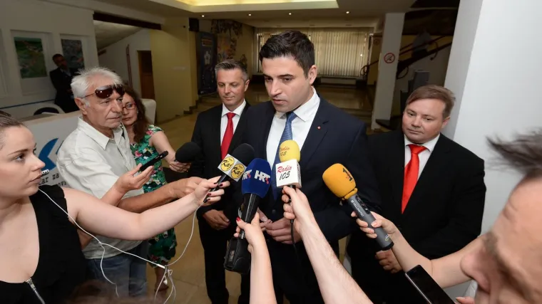 'HDZ treba prestati pljačkati, krasti i otimati, ali iluzorno je nadati se tome'