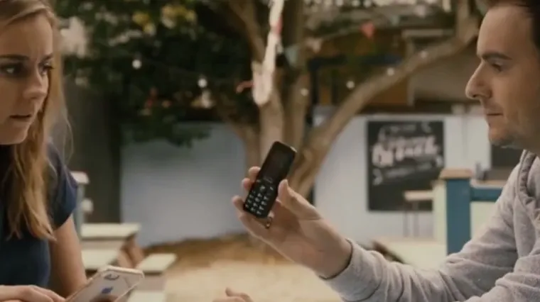 Ono kad se nađu digitalna cura i analogni dečko, i onda ga ona ne može 'tagirati' po Fejsbucima