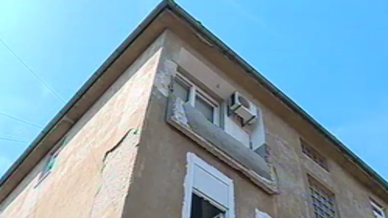 VIDEO Poznatom hrvatskom glazbeniku sru&scaron;io se balkon, tragedija izbjegnuta u zadnji tren!