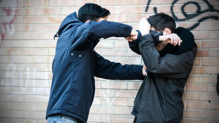 U Osijeku brutalno pretučen maloljetnik, slomljene mu kosti lica, a policija jo&scaron; nije reagirala?
