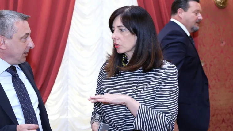 Redovni i izvanredni studenti bit će izjednačeni oko studentskih poslova!