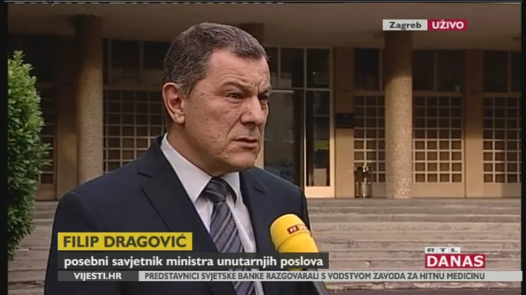 Istražili smo! Jesu li policajci po&scaron;tovali proceduru kada su zapucali na kombi pun migranata?