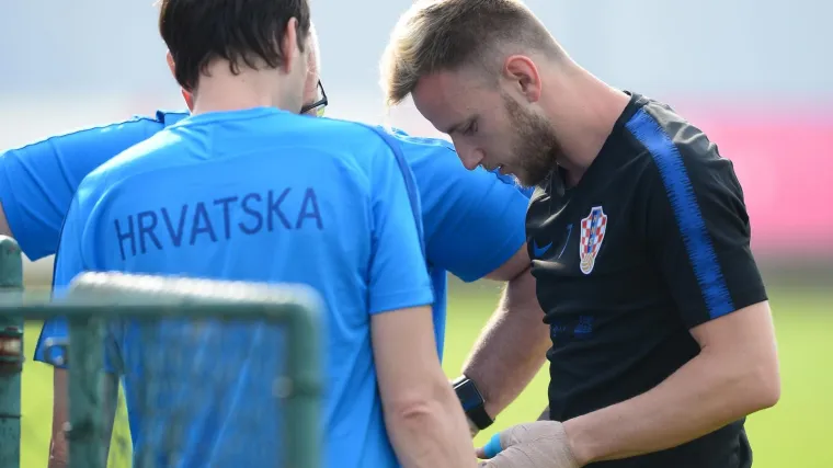 Rakitić se previjao od bolova, a liječnici su odmah dotrčali do njega