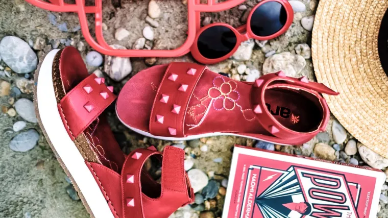 Ljetni komadi obuće koji zovu na plažu