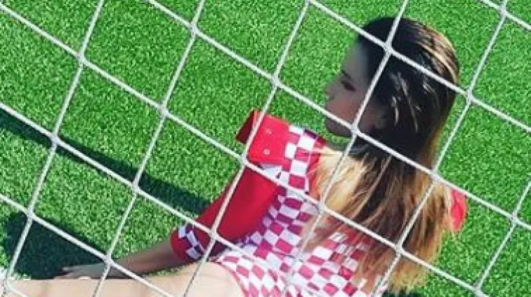 Gologuza pozirala za navijačku fotku, a trolovi je dirnuli tamo gdje je najslabija