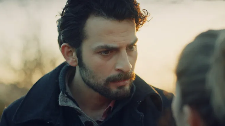 Hulija odlazi za Kerimom u Njemačku gdje otkriva kako on ima djevojku (Djevojka sa sela)