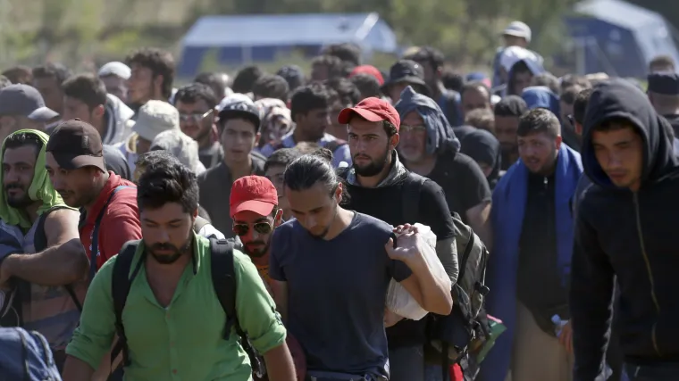 Varaju ih krijumčari, muče bolesti, spavaju gdje stignu: Bili smo u najvećem migrantskom hotspotu u BiH