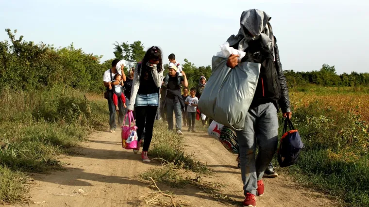 Kraj Karlovca uhvaćeno 15 migranata koje je iskrcao krijumčar, među njima ima i djece
