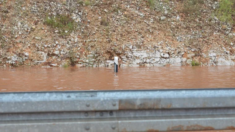 FOTO, VIDEO Nevrijeme poharalo Istru: bujice blokirale Istarski ipsilon, vozila zapela u vodi!