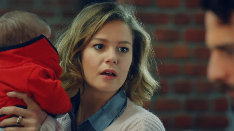 Hulija i Kerim se zajedno brinu za malog Mehmeta (Djevojka sa sela)