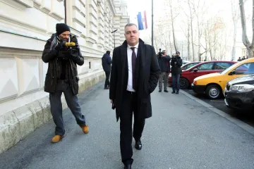 Poslala mu je policiju na vrata, a on se ubrzo nakon toga pojavio na sudu