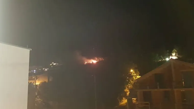 Dječja igra izazvala požar uz dubrovačku magistralu, na teren izi&scaron;lo pet vatrogasnih vozila