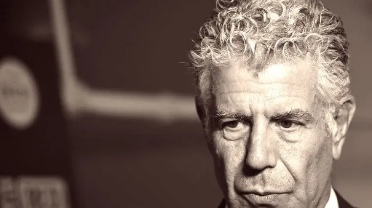 Anthony Bourdain objesio se remenom ogrtača u malenoj sobi hotela Le Chambard