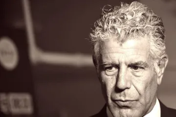 Anthony Bourdain objesio se remenom ogrtača u malenoj sobi hotela Le Chambard