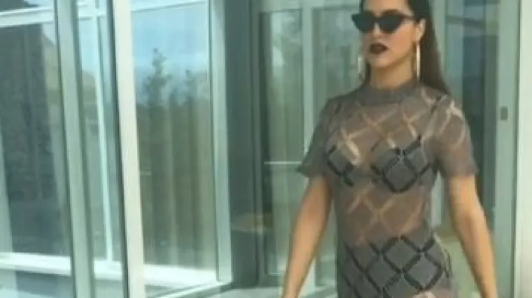 Obožavatelji tvrde da je ovim outfitom pre&scaron;i&scaron;ala i Kim Kardashian