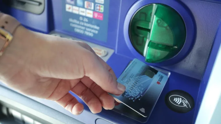 Masa ljudi jutros nije mogla koristiti kartice, problem traje i dalje