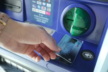 Masa ljudi jutros nije mogla koristiti kartice, problem traje i dalje