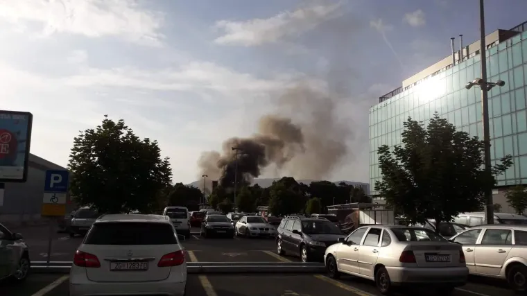 Planula zgrada u krugu stare Zagepčanke, na teren iza&scaron;lo 8 vatrogasnih vozila
