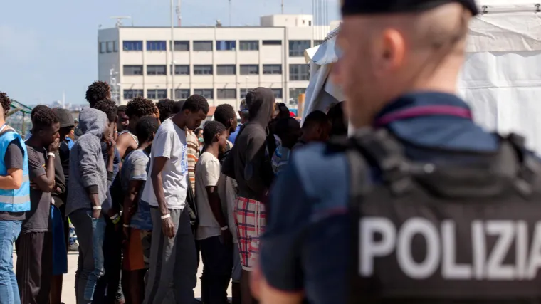 Italija ne želi dopustiti pristanak u luku brodu s vi&scaron;e od 600 migranata, traži da Malta otvori vrata