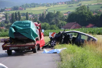 Iznenada prešao u suprotnu traku i zabio se u vučnu službu