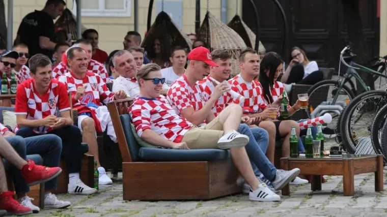 Nogometno ludilo: Hrvati se zbog Svjetskog u Rusiji odriču punica, oldtimera, muževa i parkirnih karata!