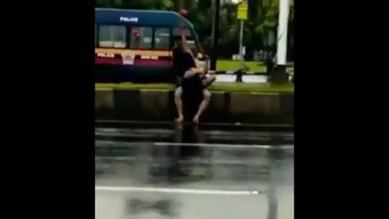 Prepustili se strastima u centru grada, a onda im se pridružila policija