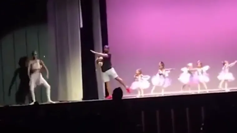 Preslatkoo: Djevojčicu ulovila trema pred baletni nastup pa je tata uskočio i spasio stvar