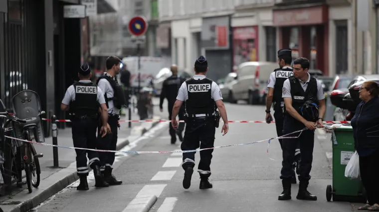 Kraj drame u Parizu: uhićen otmičar koji je zatvorio dvije osobe i polio ih benzinom