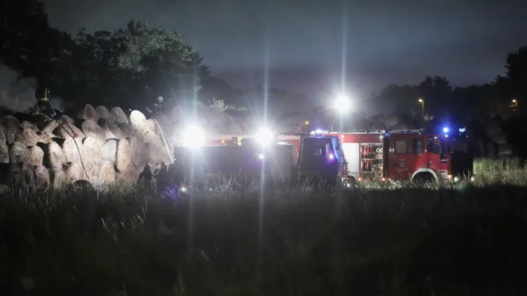 FOTO Požar u tvornici papira pod nadzorom: Na teren izi&scaron;lo 12 vozila s 35 vatrogasaca