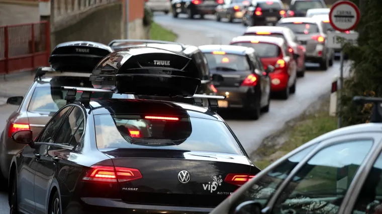 Blokada prometa: Sutra #ugasimotor u 17 sati na 10 minuta zbog skupe trošarine i cijene goriva