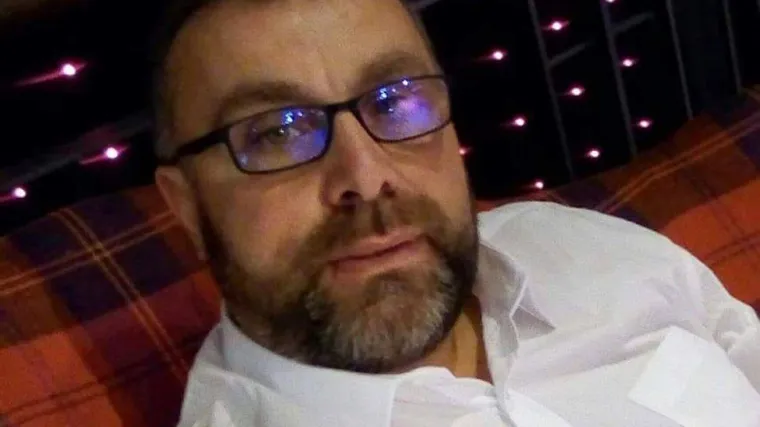 Pronađen je njegov upaljen auto s otvorenim vratima i potrgana narukvica od sata, policija ga traži