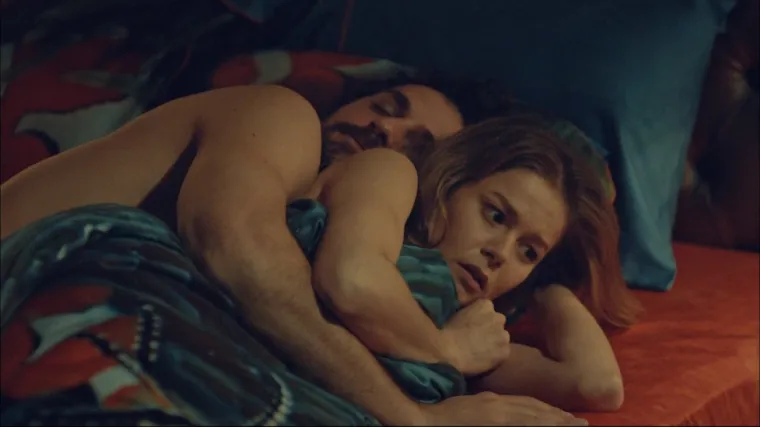 Kerim prizna Huliji da mu je stalo do nje, ali i da mu nedostaje stari život (Djevojka sa sela)