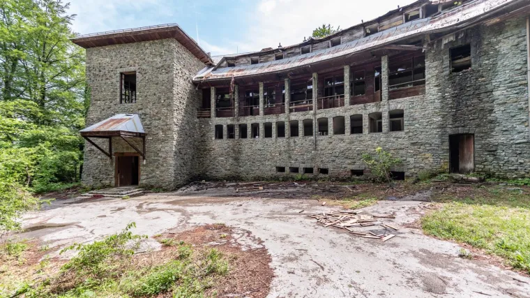 FOTO NP Plitvice dobio na kori&scaron;tenje devastiranu Titovu vilu za znanstveno-edukacijske svrhe