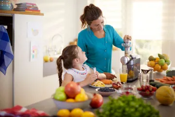Sokovnik s hladnim prešanjem koji će iscijediti svaku kap iz voća ili povrća