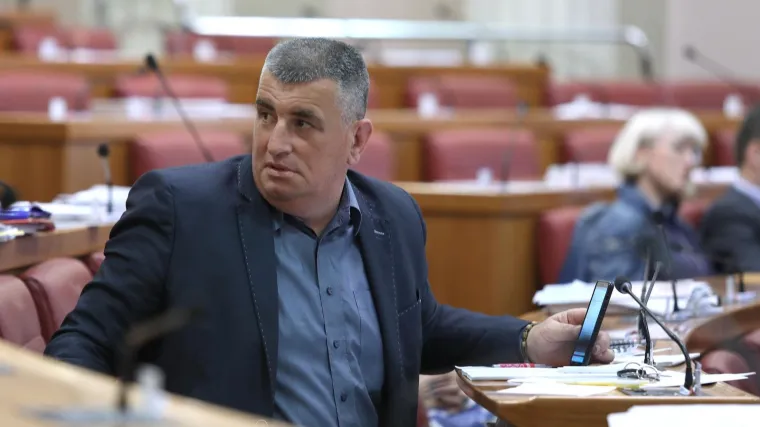 'Danas me sram što sam političar'