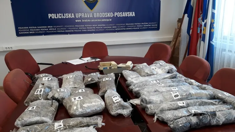 U automobilu je prevozila 10 kilograma marihuane