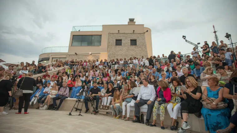 POZDRAV LJETU: Ana Rucner održala tradicionalni ranojutarnji koncert na Srđu