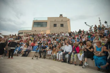 POZDRAV LJETU: Ana Rucner održala tradicionalni ranojutarnji koncert na Srđu
