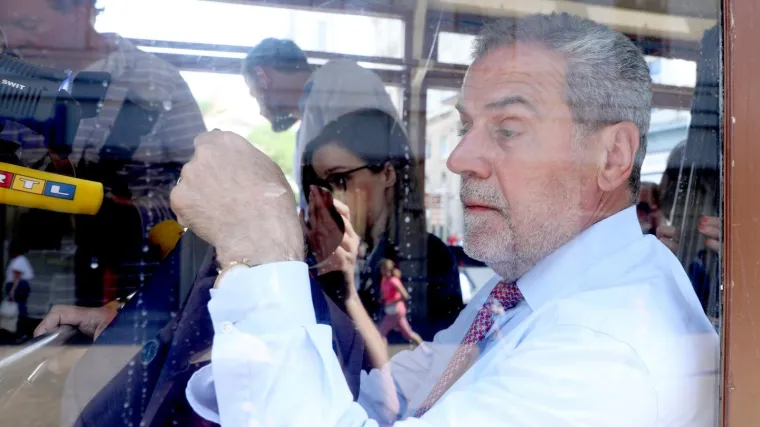 Bandić opet putuje na va&scaron; račun: Ovaj put ide u Beograd, a usput će svratiti i na estradno vjenčanje